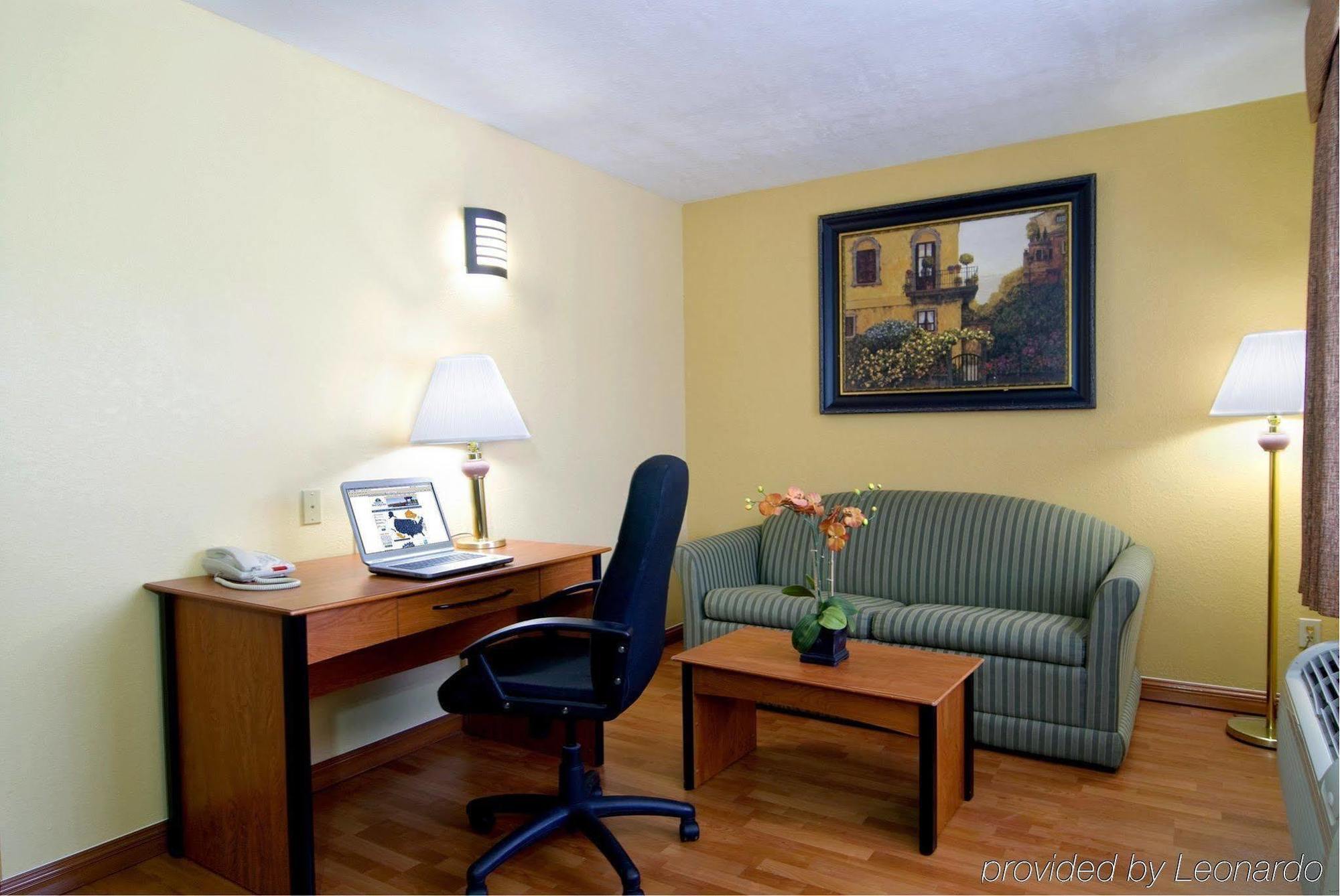 Americas Best Value Inn Harlingen Quarto foto