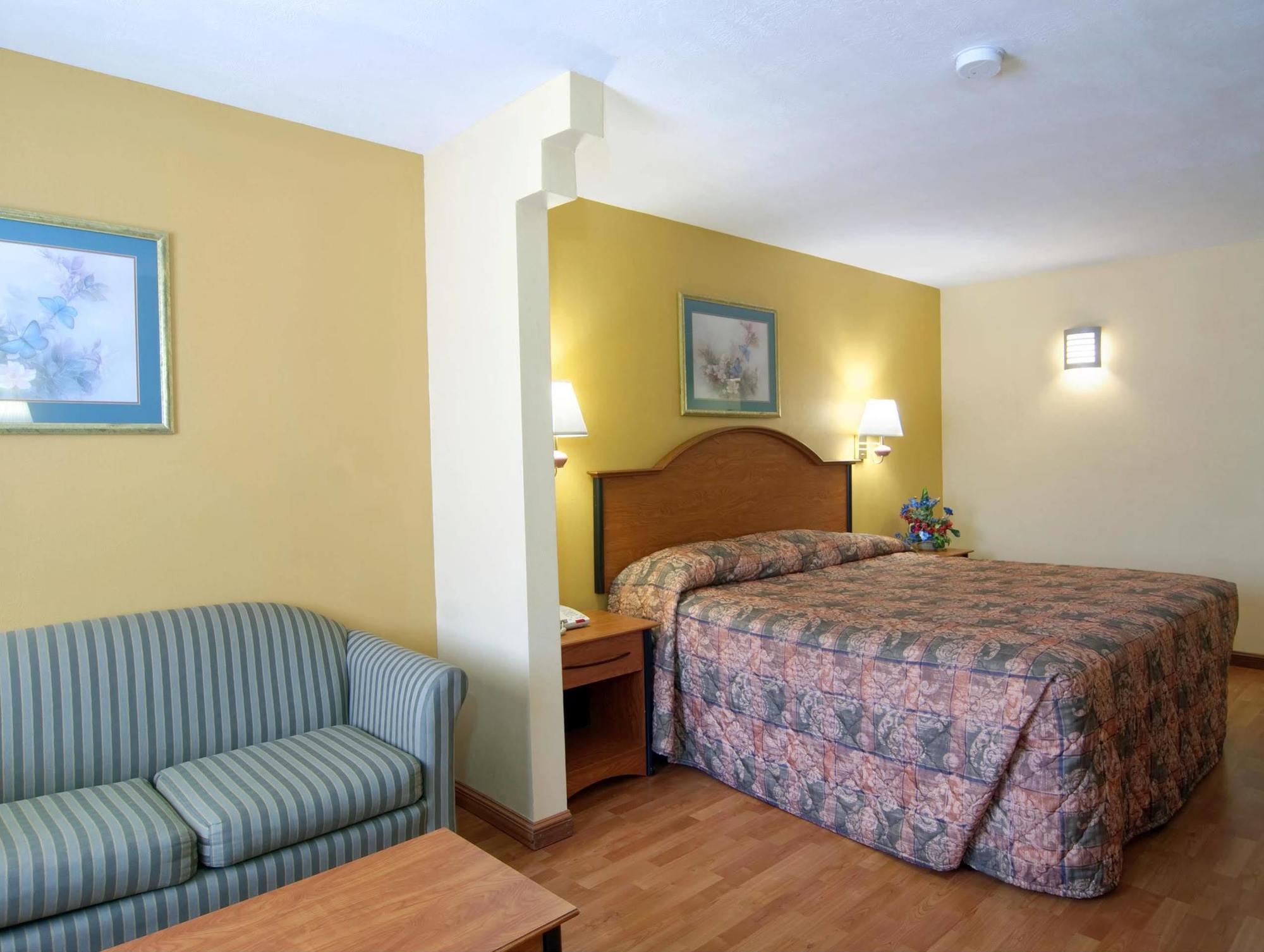 Americas Best Value Inn Harlingen Exterior foto